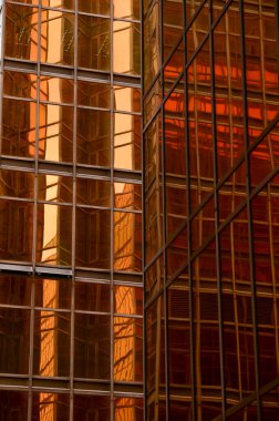 İş binasının pencereleri. Modern şehir binası. Soyut inşa ediliyor. Bina arkaplanı.