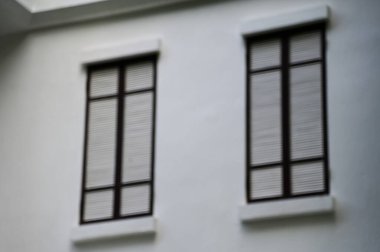 İş binasının pencereleri. Modern şehir binası. Soyut inşa ediliyor. Bina arkaplanı.