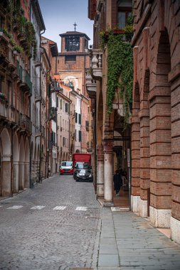 Tipik İtalyan caddesi, Treviso, İtalya. Avrupa 'da İtalyan mimarisi. Bu şehir Venedik yakınlarında.. 