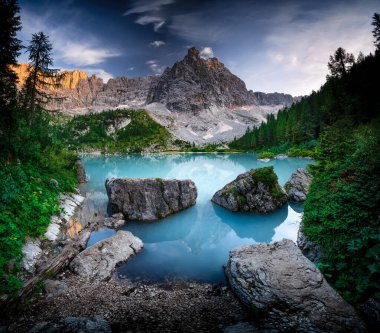 Lago di Sorapis, Dolomites Alpleri, İtalya, Avrupa. Dolomitler dağları, Cortina d 'Ampezzo yakınlarında çarpıcı bir yer, Belluno, Kuzey İtalya.