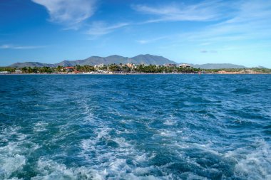 Karayip Denizi ve Margarita Adası bir tekneden görülmüş. Playa El Yaque bir tekneden görülmüş..