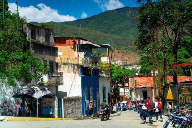 Barrios, Caracas, Venezuela 'daki gecekondu mahalleleri. Latin Amerika sokaklarında hayat.