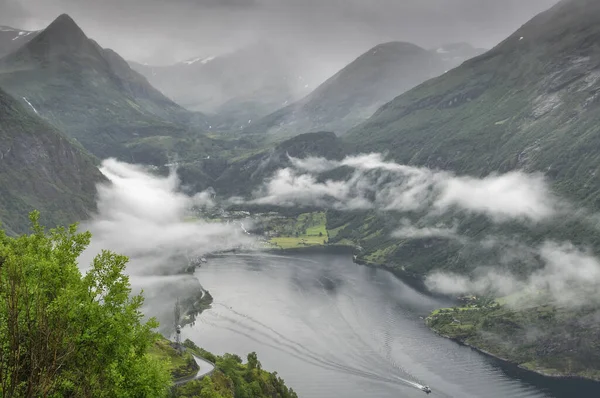 Village Geiranger Norway Fiord Clouds Fog Boat Sailing Fiord — Stock Photo, Image