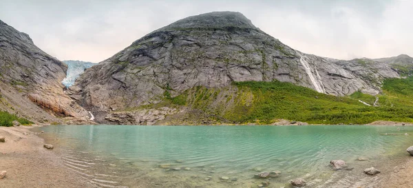 Bir Buzulun Manzarası Norveç Teki Buzulun Erimiş Suyundan Akan Bir — Stok fotoğraf