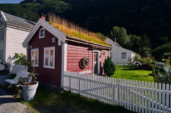 Tradiční Rybářská Vesnice Dřevěnými Domky Známými Jako Laerdal Norsku Vedle — Stock fotografie