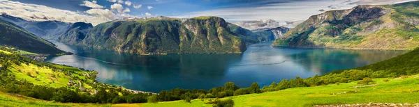 Панорамный Вид Согнефьорд Фьорд Мечты Норвегии Летний День Большими Горами — стоковое фото
