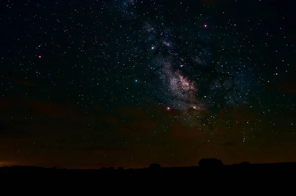 Parlak kirlilikten uzak kırsaldaki Samanyolu 'nun ayrıntıları