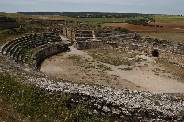 Antik İspanya 'nın Segobriga şehrinde bir Roma amfitiyatrosunun içinde.