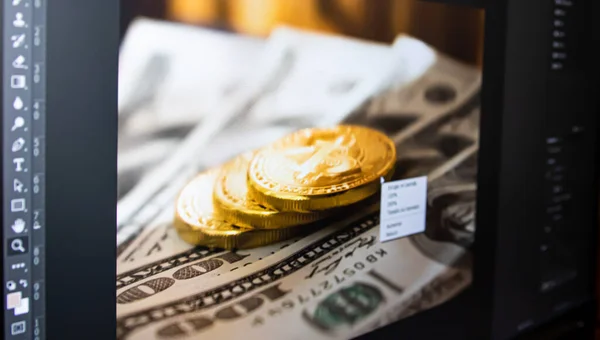 Bitcoin ve kredi kartı masada.