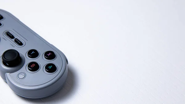 リモートコントロール ビデオゲーム ジョイスティック 無線ルータ コントローラ ゲームパッド 白い背景 — ストック写真