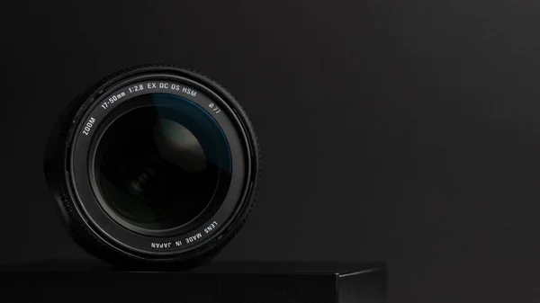 Obiektyw Kamery Czarnym Tle Zbliżenie Obiektywu Kamery — Zdjęcie stockowe