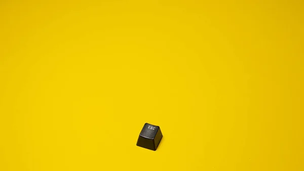 Black Computer Keyboard Isolated Yellow Background Copy Space Text — Stock Photo, Image