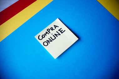 Zarları internete yükleyip yollayın. 