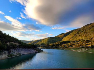 Gölün güzel manzarası