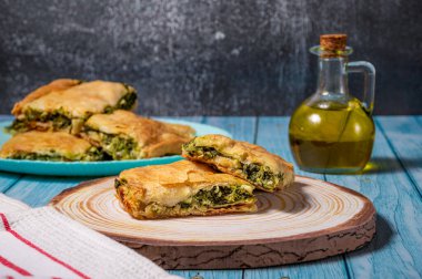 Ispanaklı ve peynirli Yunan Pie Spanakopita
