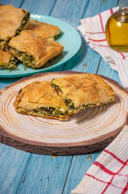 Ispanaklı ve peynirli Yunan Pie Spanakopita