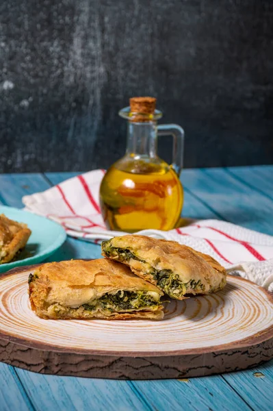 Ispanaklı ve peynirli Yunan Pie Spanakopita