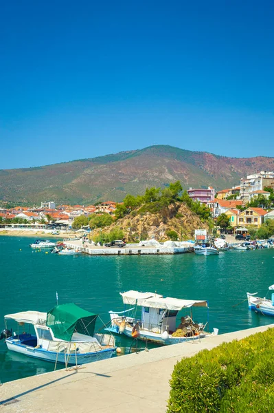 Yunanistan 'ın Thassos adasındaki Limenaria köyü manzarası