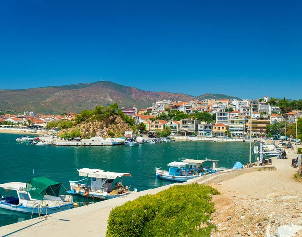 Yunanistan 'ın Thassos adasındaki Limenaria köyü manzarası