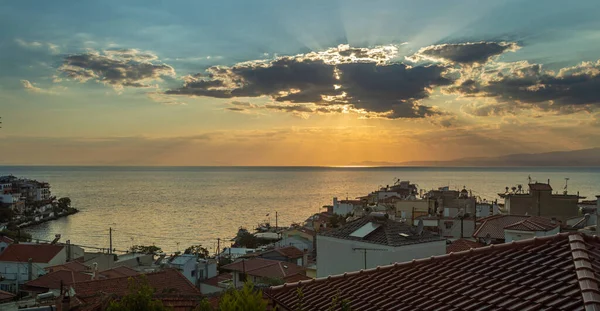 Gün batımına kadar Thassos adasındaki Skala Marion köyünden en iyi manzara