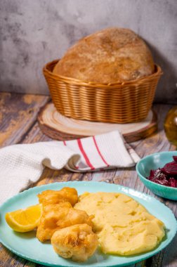 Patates sarımsaklı morina balığı - Bakaliaros Skordalia