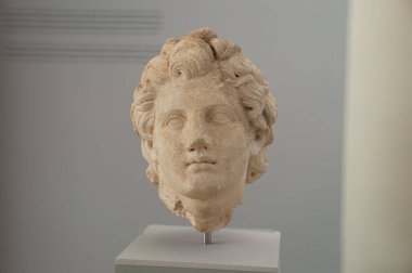 Büyük İskender 'in arkeoloji müzesindeki portre heykeli Limenas Thassos Yunanistan 28 Eylül 2024