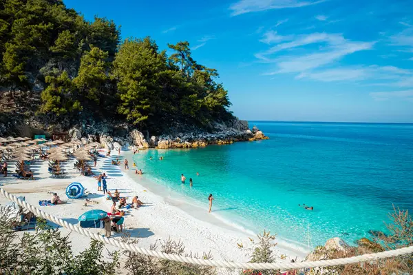 Thassos Yunanistan 'daki Marble Plajı turkuaz suyu ve beyaz kumla