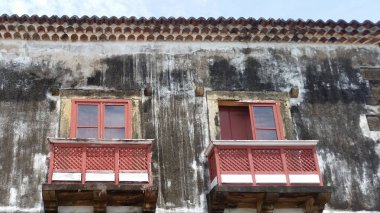 İKİ Zemin ve Balkon Pencereli Tarih Evi, İKİ KİŞİ İKİ KİŞİ İKİ KİŞİ İLERİ OLACAK.