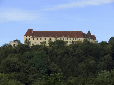 Ortaçağ Seggau Kalesi 'nin manzarası. Leibniz.