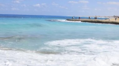 Marsa Matrouh 'daki Agebah Sahili' nin güzel dalgaları gün ışığında Mısır 'da