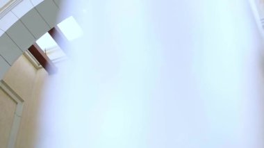 Kahire 'deki caminin güzel dış görünüşü. Orta ölçekli çekim ve hareketli bir günde.