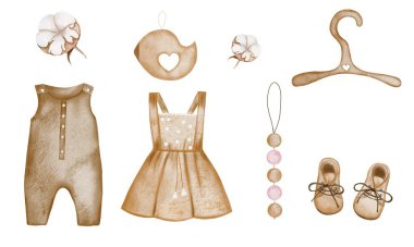 Boho tarzında suluboya bebek eşyaları. Elbise, tulum ve botlar, tahta çıngıraklar, pamuk çiçekler, ahşap bir kuş ve bir askı. Beyaz arkaplan üzerindeki çizimler tasarım için izole et