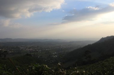pemandangan dari atas bukit