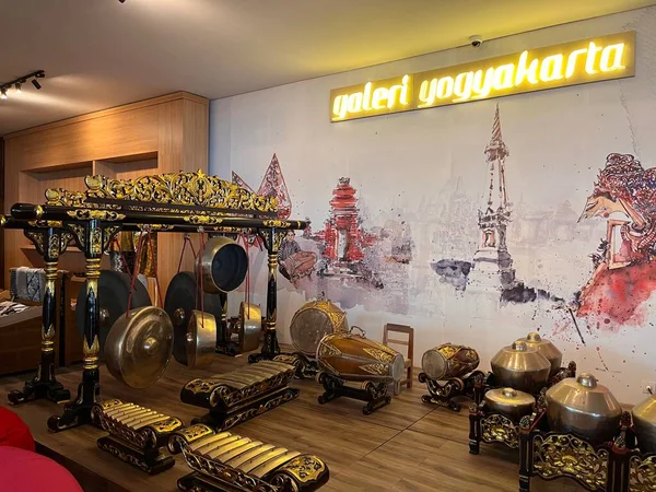 Gamelan adında Endonezya Geleneksel Müzik Enstrümanı