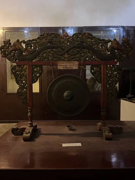 Gong adındaki geleneksel müzik enstrümanı