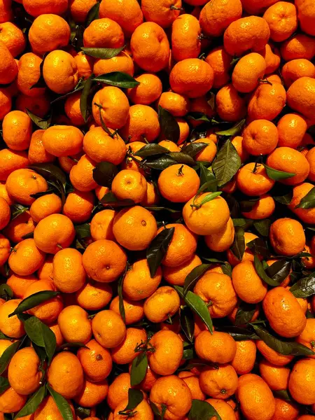 Markette taze mandalina.