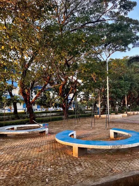 parkta yuvarlak tezgah