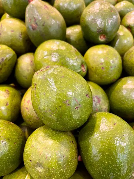 Yeşil avokadoyu kapat.