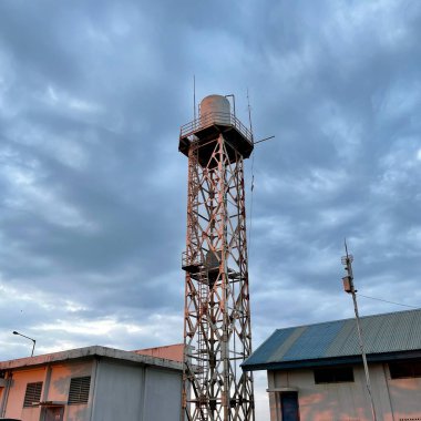 Su kaynağı ve su deposu için eski su kulesi