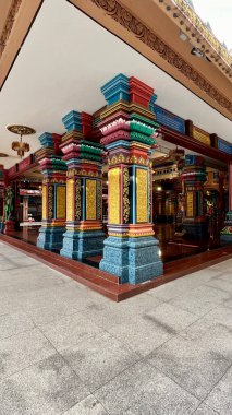 Kuala Lumpur, Malezya - 25 Eylül 2024: Kuala Lumpur Malezya 'daki Sri Maha Mariaman Tapınağı Sütunları