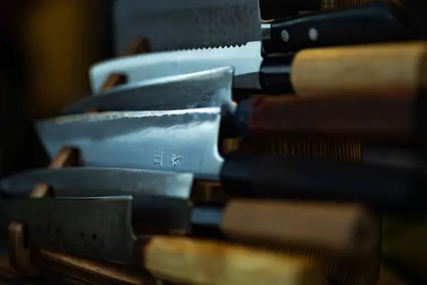 Yüksek kalite çelikten Japon bıçakları.