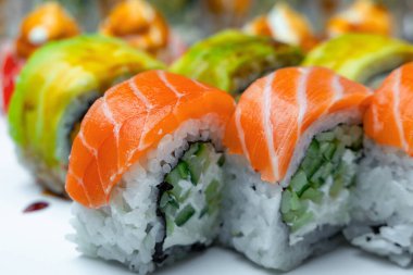 Philadelphia rulo yakın çekim, suşi, renkli