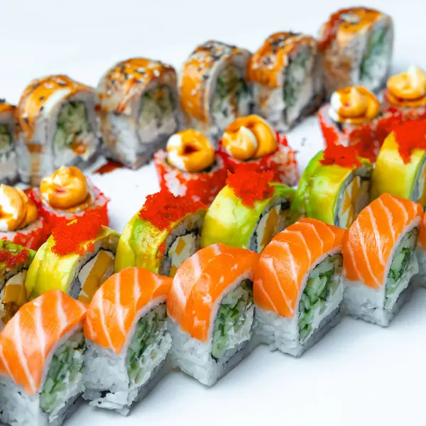 Philadelphia rulo yakın çekim, suşi, renkli