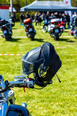 Motosiklet parçaları - aynalar, motorlar, miğfer biçimi