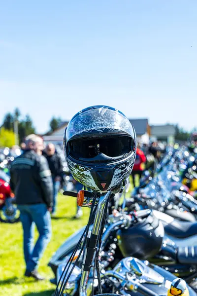 Motosiklet parçaları - aynalar, motorlar, miğfer biçimi