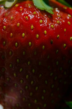 Sulu olgun çilekler kapayın makroyu.