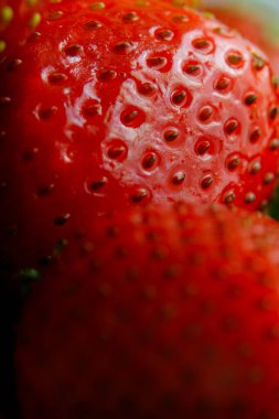 Sulu olgun çilekler kapayın makroyu.