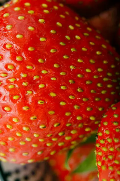 Sulu olgun çilekler kapayın makroyu.