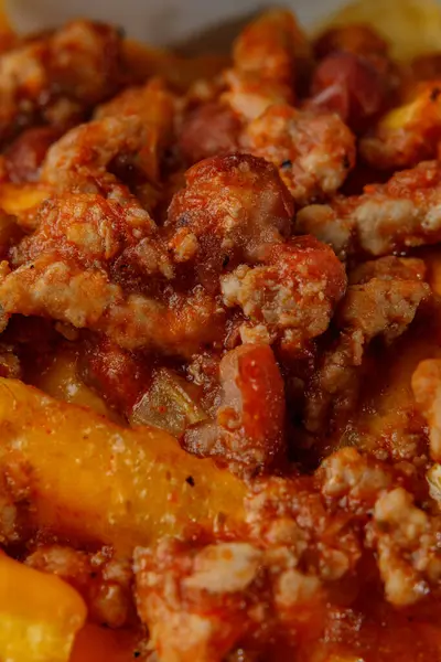 Sıcak gölgelerde makro gıda dokusu et, jöle, sos, tavuk