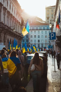 Lizbon, Portekiz sokaklarında düzenlenen mitingde Ukrayna bayrakları